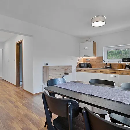 Krusne - Bike Friendly アパート Loučná pod Klínovcem